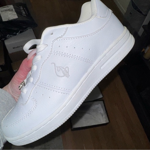 Sneakers - Picture 5 of 8